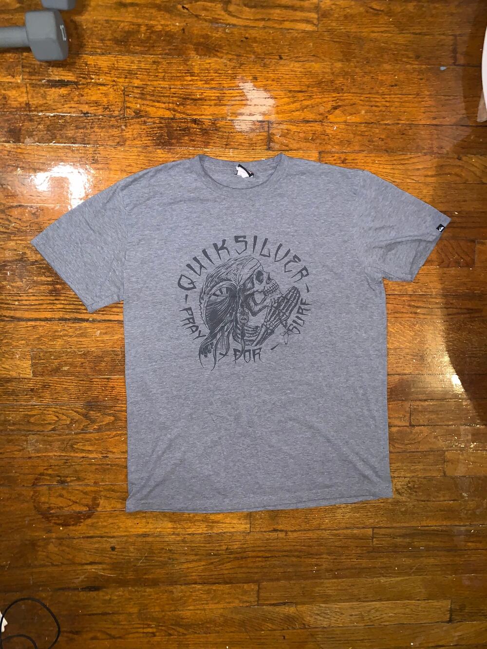 Quiksilver Pray For Surf Skull Graphic T Shirt Heather Gray M 28x21